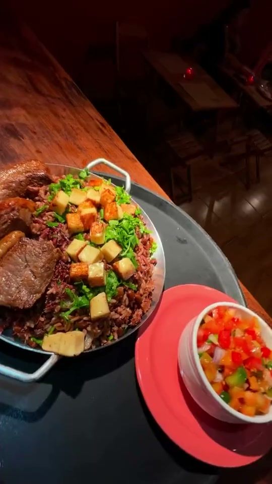 Arroz com carne, queijo coalho e vinagrete